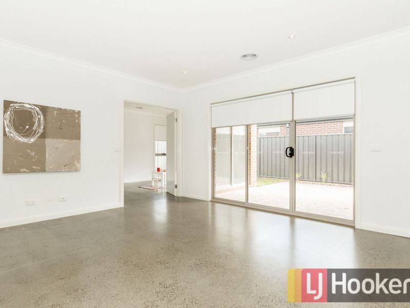 11 Hermes Avenue, Cranbourne West VIC 3977