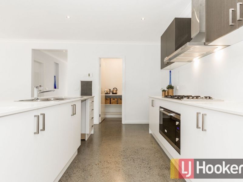 11 Hermes Avenue, Cranbourne West VIC 3977