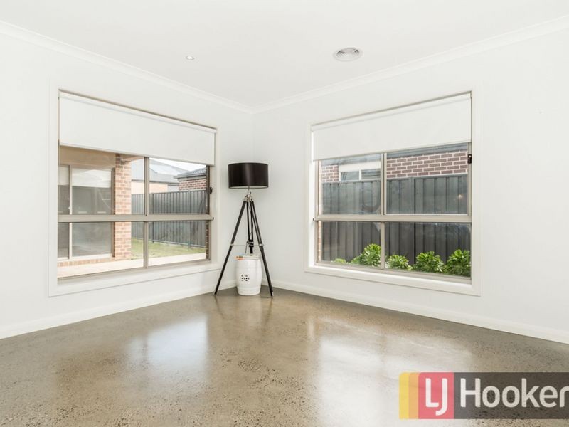 11 Hermes Avenue, Cranbourne West VIC 3977