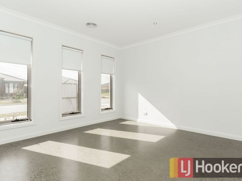 11 Hermes Avenue, Cranbourne West VIC 3977