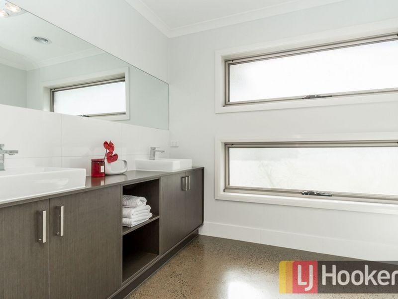 11 Hermes Avenue, Cranbourne West VIC 3977