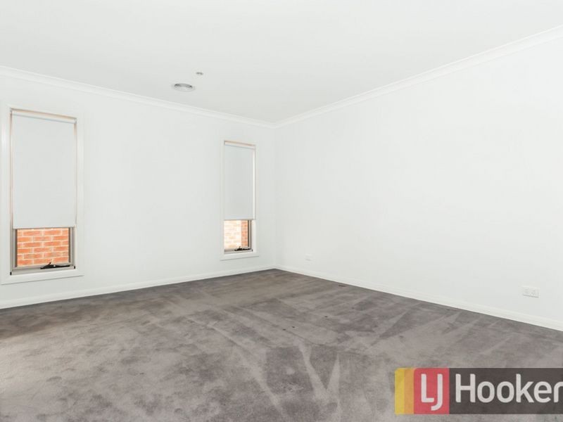 11 Hermes Avenue, Cranbourne West VIC 3977