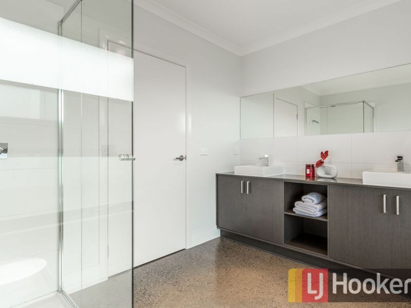 11 Hermes Avenue, Cranbourne West VIC 3977