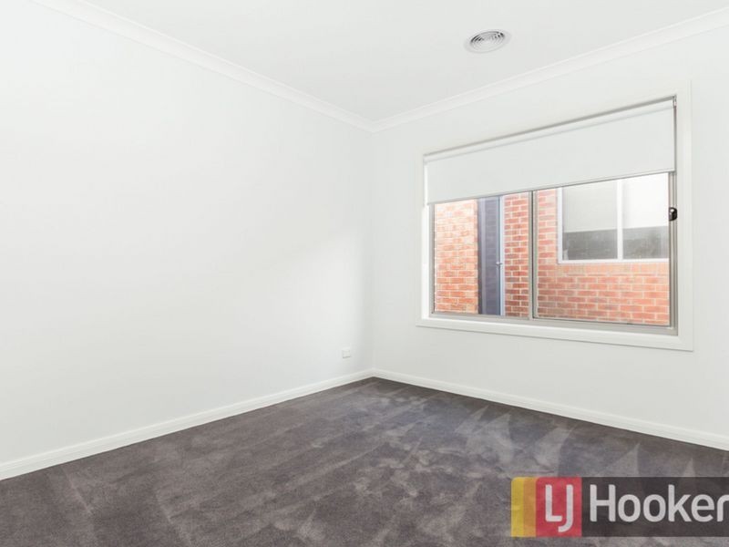 11 Hermes Avenue, Cranbourne West VIC 3977