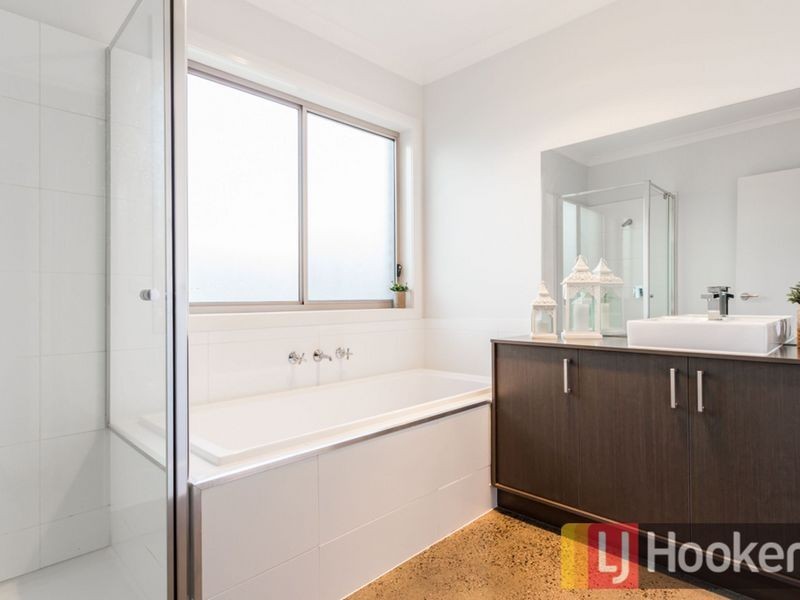 11 Hermes Avenue, Cranbourne West VIC 3977