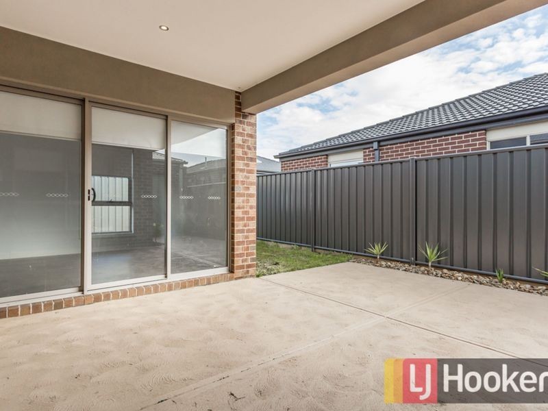 11 Hermes Avenue, Cranbourne West VIC 3977