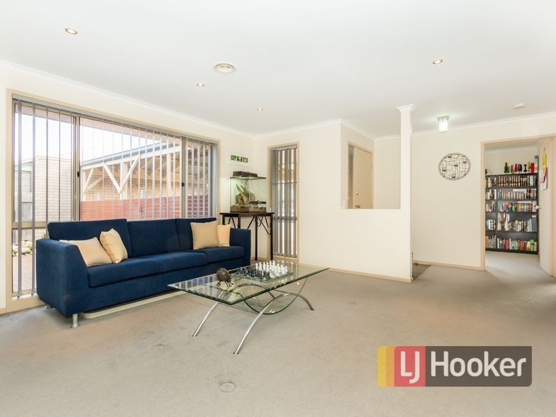 61 Hamilton Drive, Cranbourne North VIC 3977