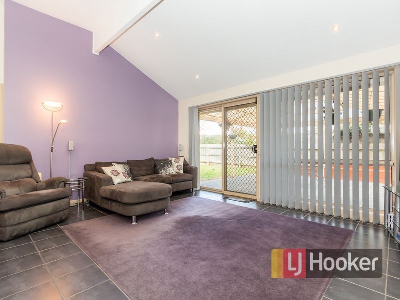 61 Hamilton Drive, Cranbourne North VIC 3977