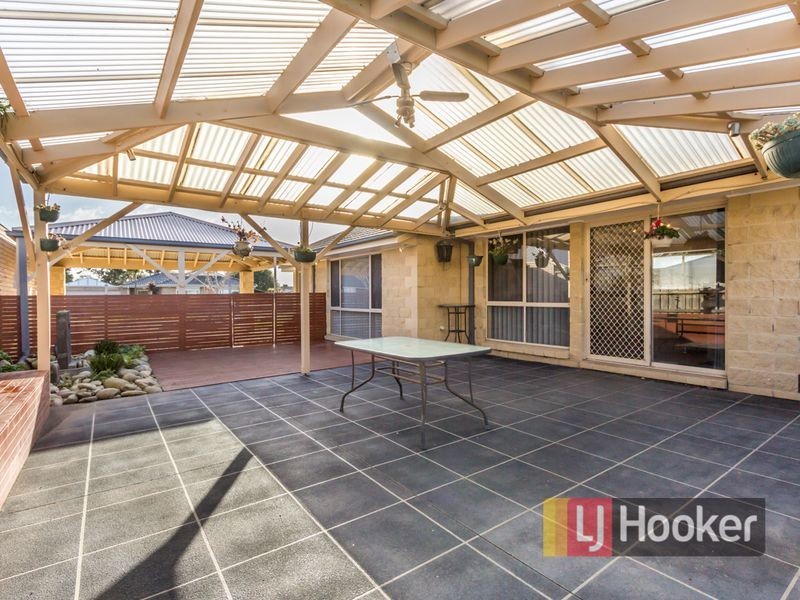 61 Hamilton Drive, Cranbourne North VIC 3977