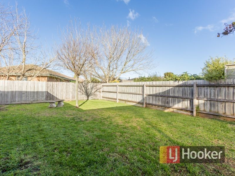 61 Hamilton Drive, Cranbourne North VIC 3977