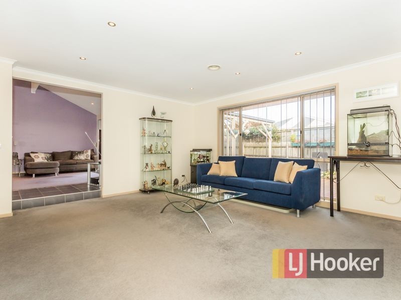 61 Hamilton Drive, Cranbourne North VIC 3977