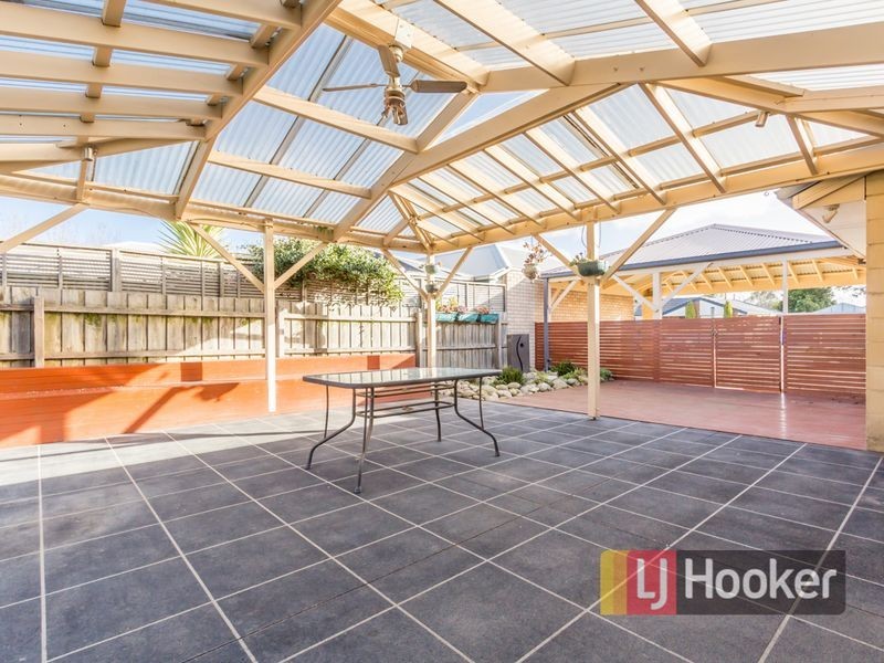 61 Hamilton Drive, Cranbourne North VIC 3977