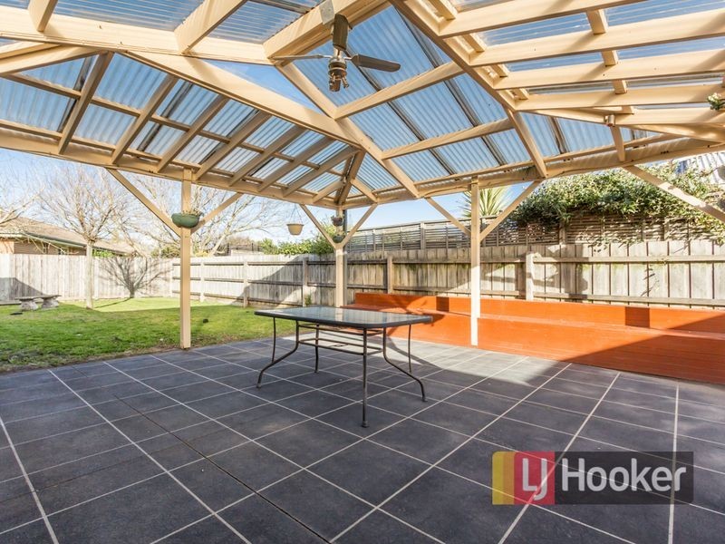 61 Hamilton Drive, Cranbourne North VIC 3977
