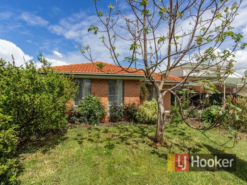 12 Pirita Place, Cranbourne West VIC 3977