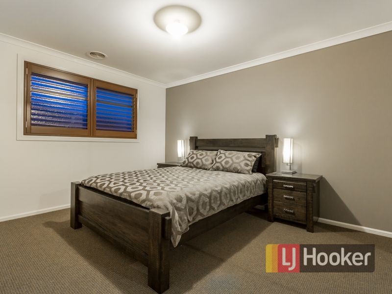 15 Sierra Boulevard, Cranbourne North VIC 3977