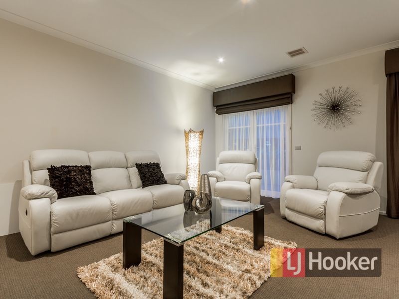 15 Sierra Boulevard, Cranbourne North VIC 3977