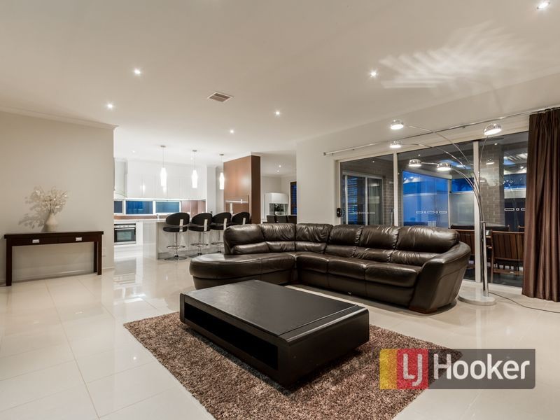 15 Sierra Boulevard, Cranbourne North VIC 3977