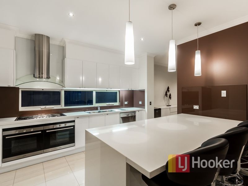 15 Sierra Boulevard, Cranbourne North VIC 3977