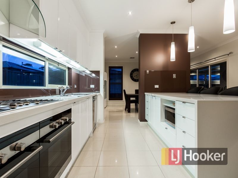 15 Sierra Boulevard, Cranbourne North VIC 3977