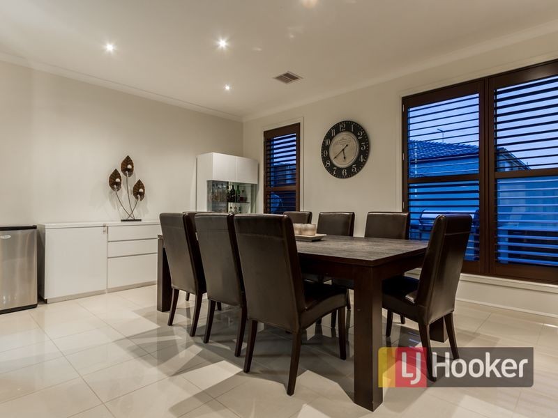 15 Sierra Boulevard, Cranbourne North VIC 3977