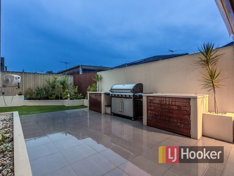 15 Sierra Boulevard, Cranbourne North VIC 3977