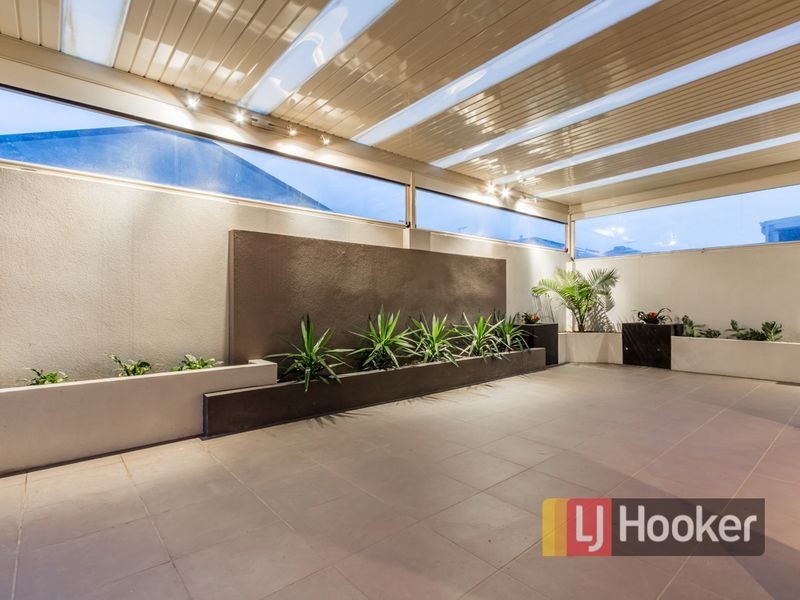 15 Sierra Boulevard, Cranbourne North VIC 3977