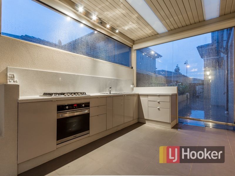 15 Sierra Boulevard, Cranbourne North VIC 3977