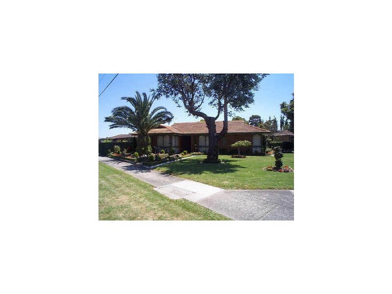 1 Canterbury Street, Cranbourne East VIC 3977