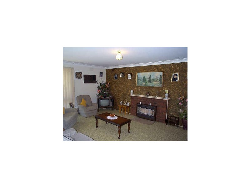 1 Canterbury Street, Cranbourne East VIC 3977