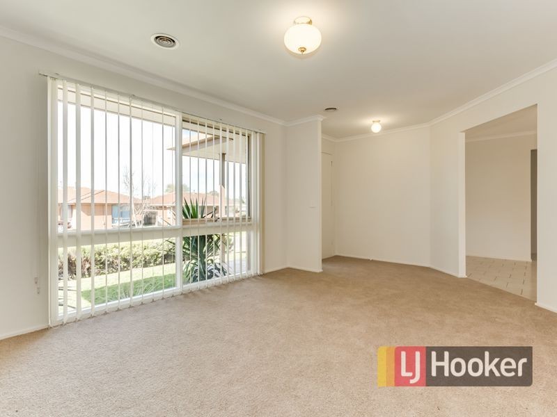 26 Maltravers Crescent, Cranbourne North VIC 3977