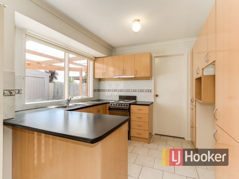 26 Maltravers Crescent, Cranbourne North VIC 3977