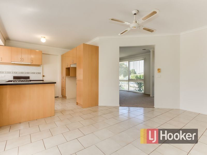 26 Maltravers Crescent, Cranbourne North VIC 3977