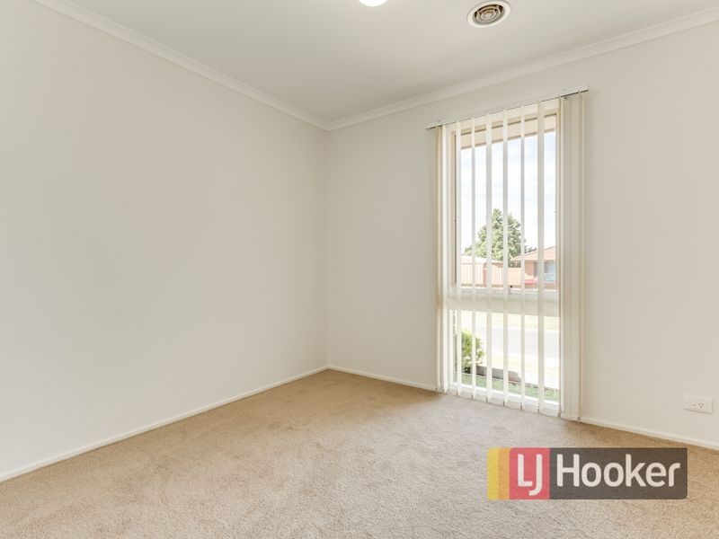 26 Maltravers Crescent, Cranbourne North VIC 3977