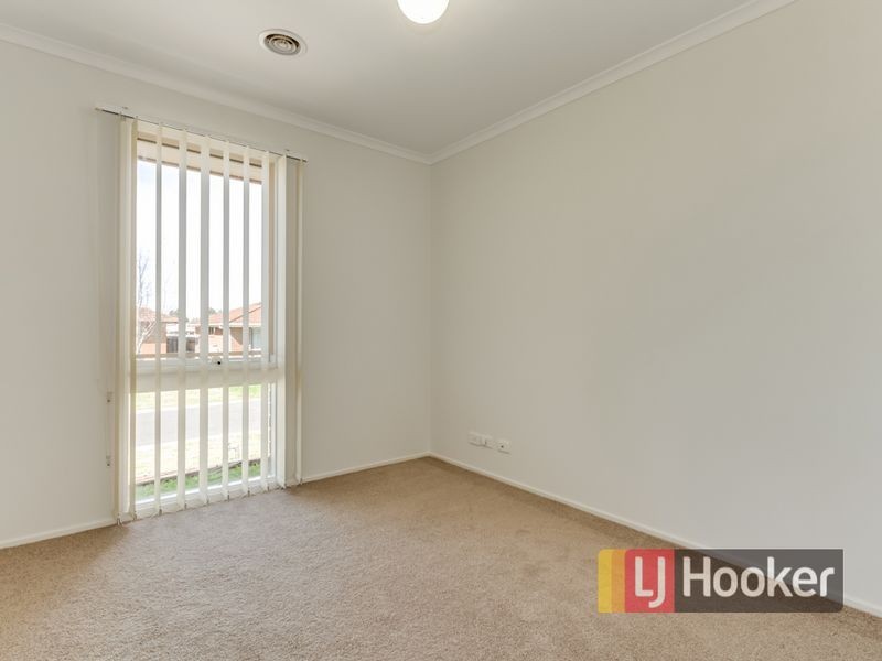 26 Maltravers Crescent, Cranbourne North VIC 3977