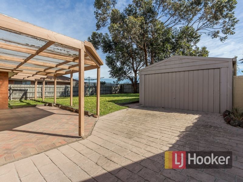 26 Maltravers Crescent, Cranbourne North VIC 3977