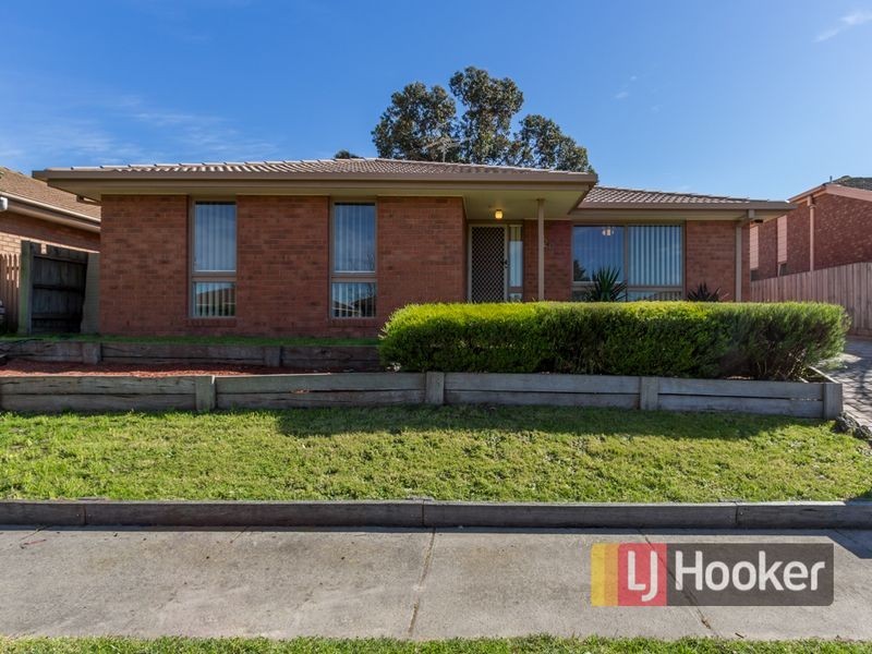 26 Maltravers Crescent, Cranbourne North VIC 3977