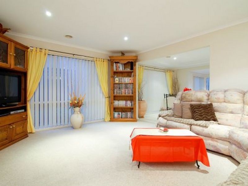 60 Cherryhills Drive, Cranbourne VIC 3977