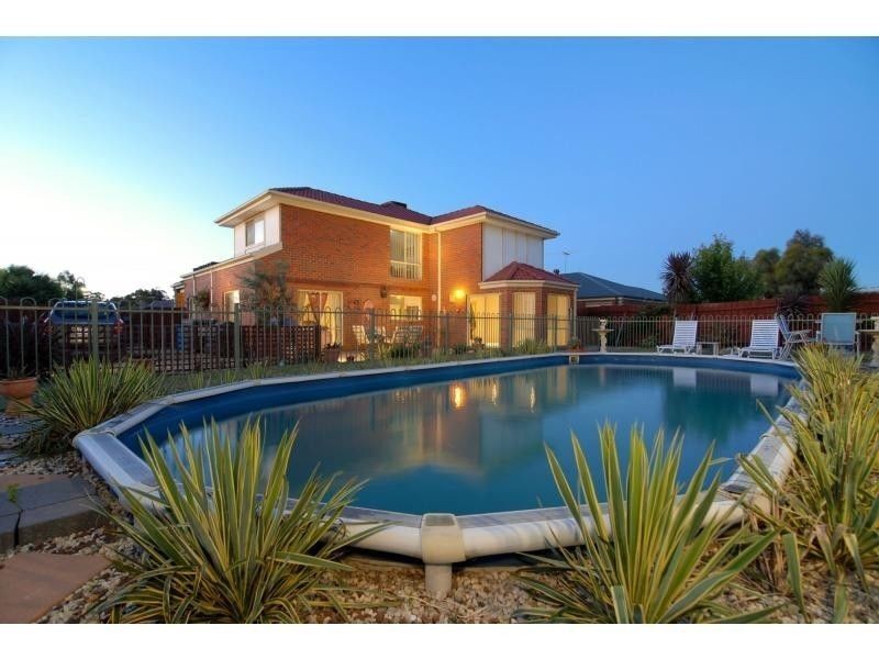 60 Cherryhills Drive, Cranbourne VIC 3977