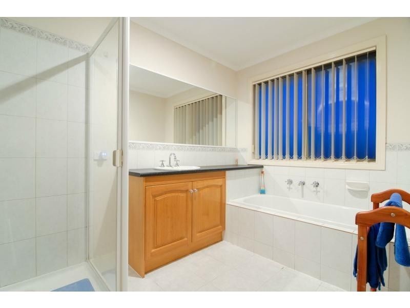 60 Cherryhills Drive, Cranbourne VIC 3977