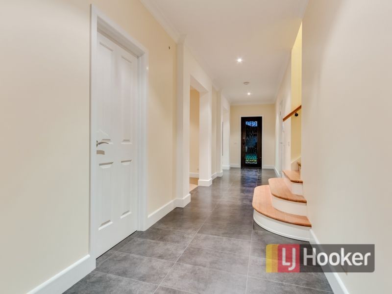 6 Ascent Drive, Cranbourne North VIC 3977