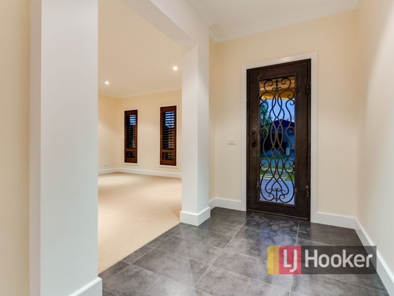 6 Ascent Drive, Cranbourne North VIC 3977