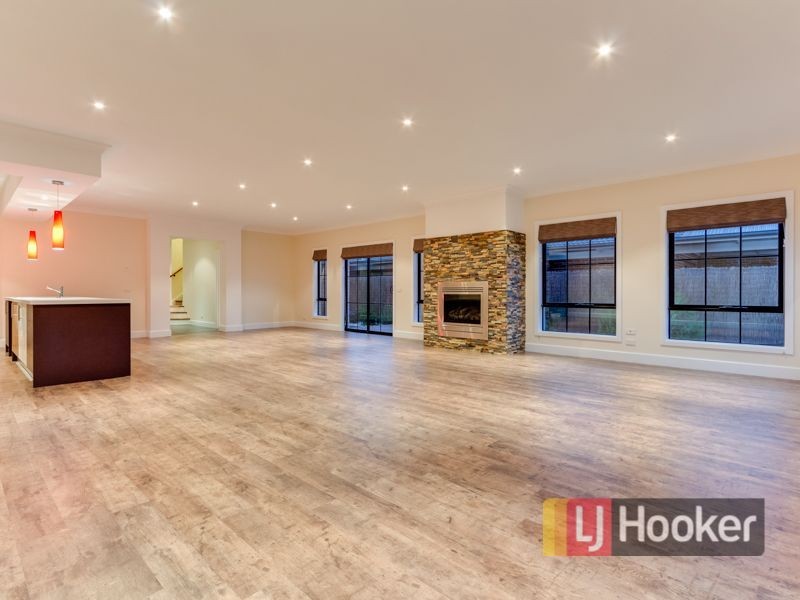 6 Ascent Drive, Cranbourne North VIC 3977