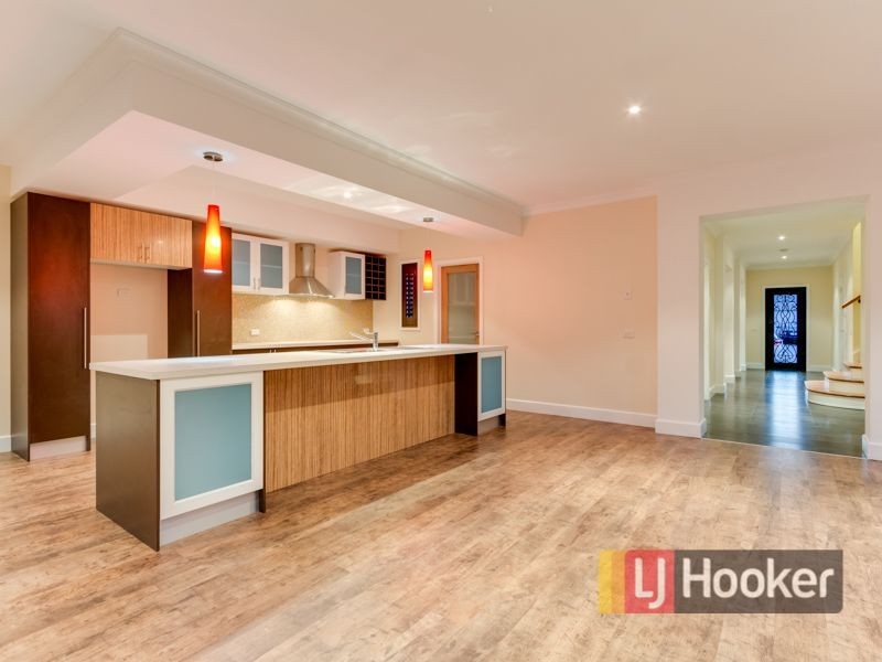 6 Ascent Drive, Cranbourne North VIC 3977