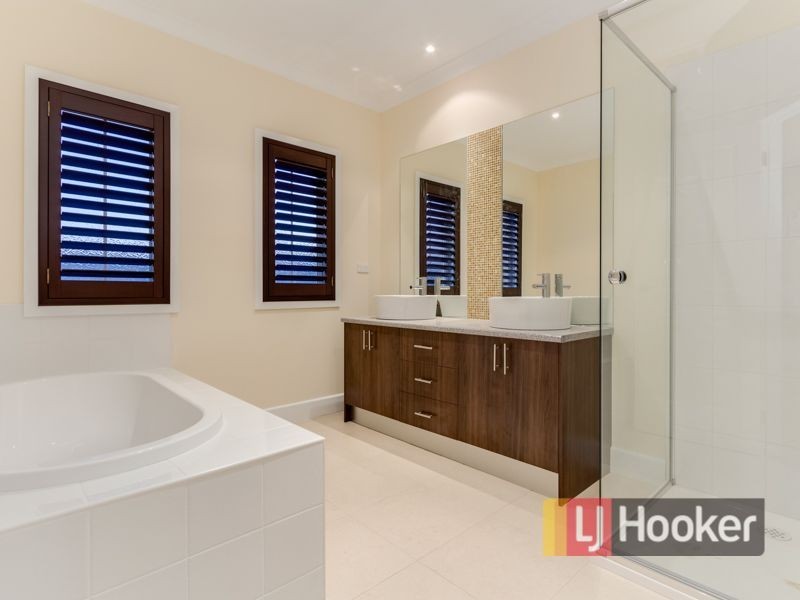 6 Ascent Drive, Cranbourne North VIC 3977