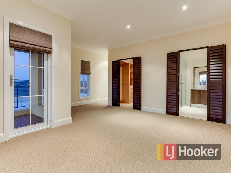 6 Ascent Drive, Cranbourne North VIC 3977