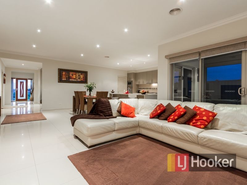 39 Waterhouse Way, Cranbourne VIC 3977