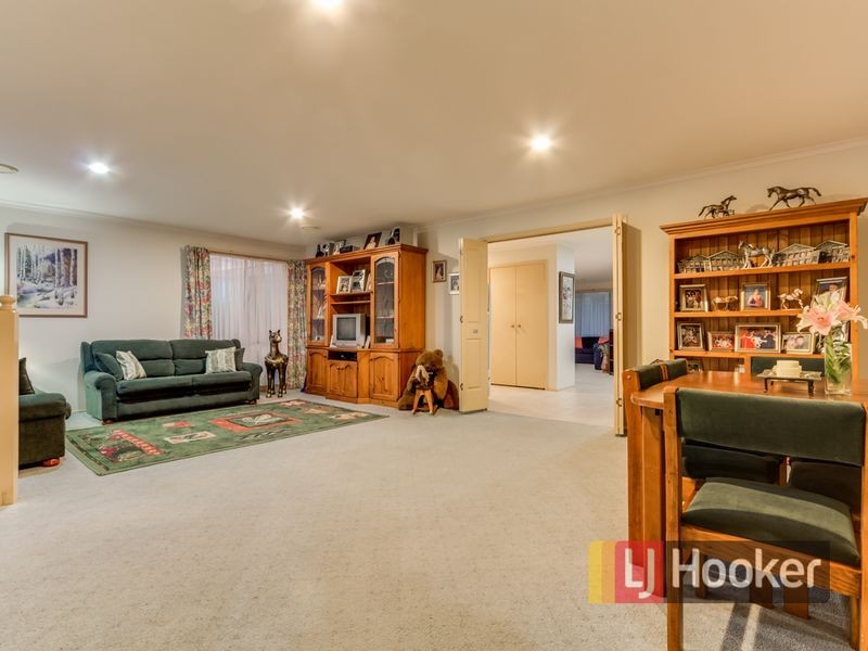 14 Linda Drive, Cranbourne West VIC 3977