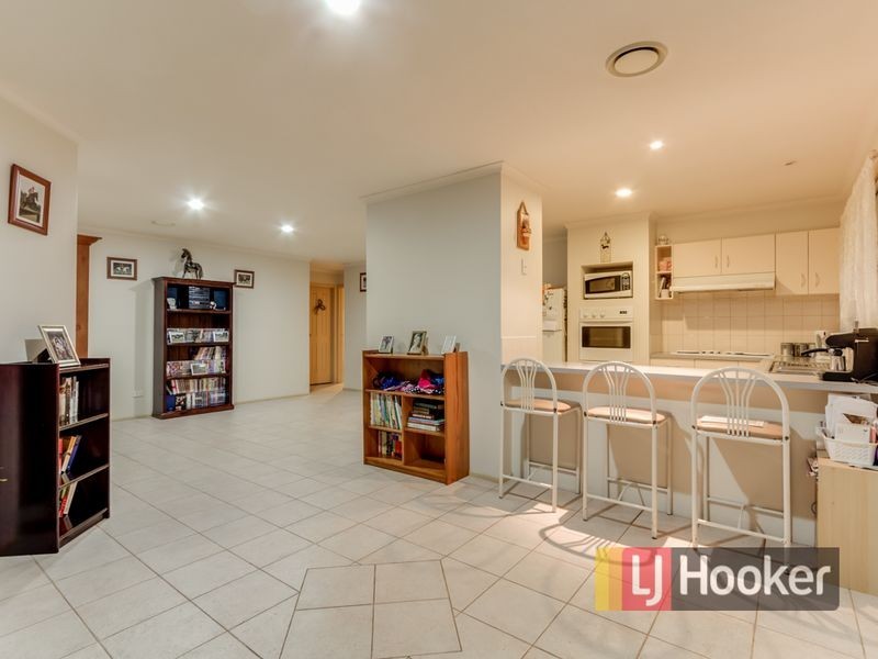 14 Linda Drive, Cranbourne West VIC 3977