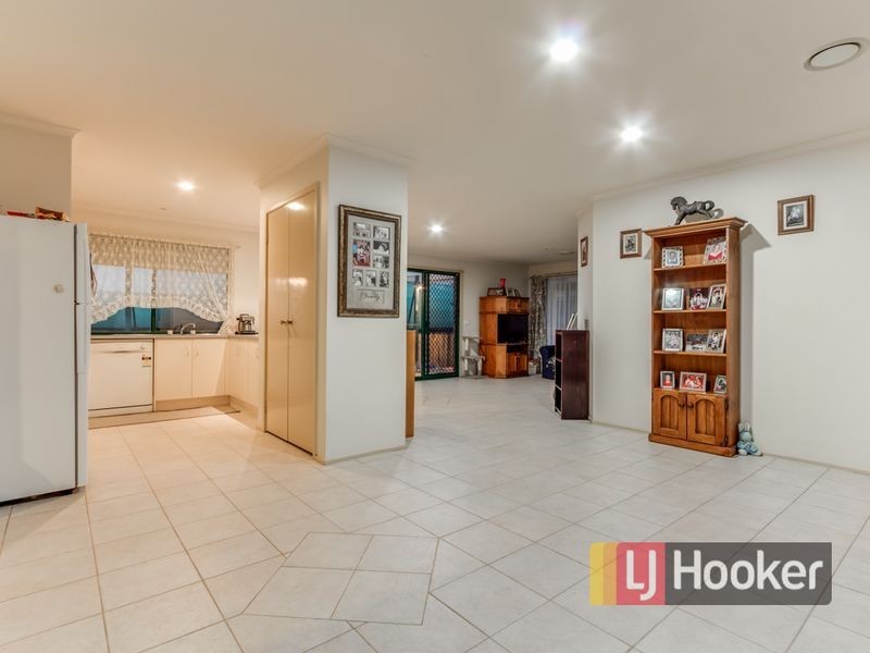 14 Linda Drive, Cranbourne West VIC 3977