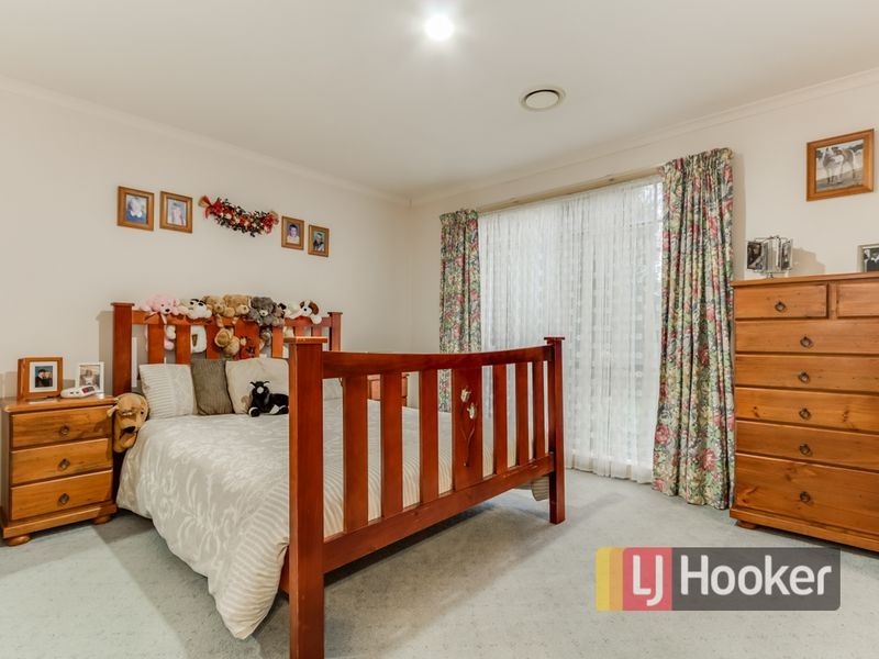 14 Linda Drive, Cranbourne West VIC 3977